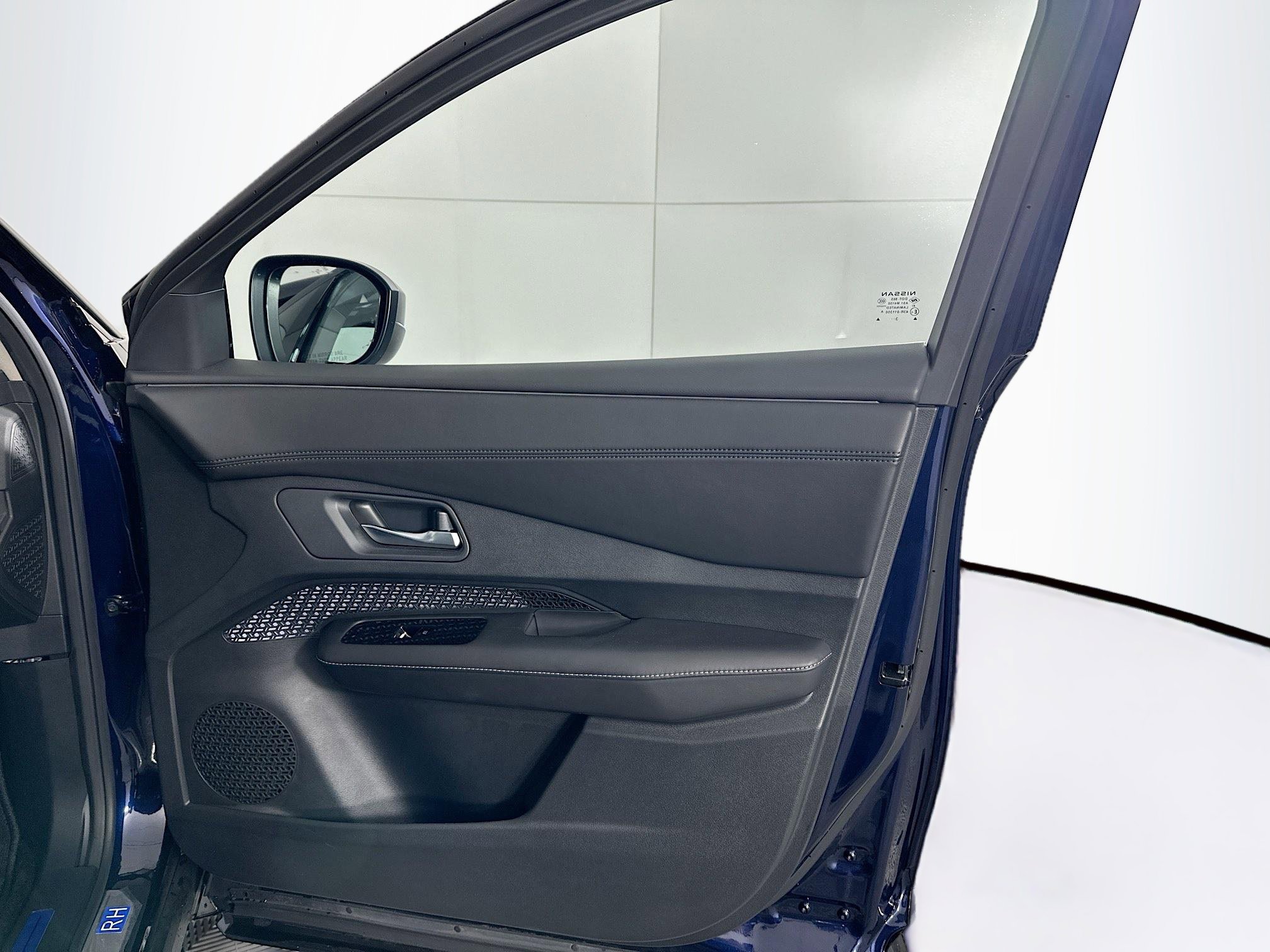 Used 2024 Nissan Ariya AWD image 31