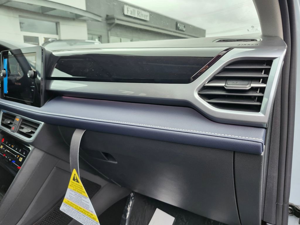 New 2026 Volkswagen Taos SEL AWD/4WD image 10