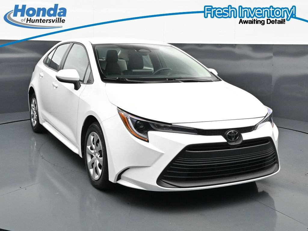 Used 2025 Toyota Corolla LE w/ Convenience Package FWD image 1