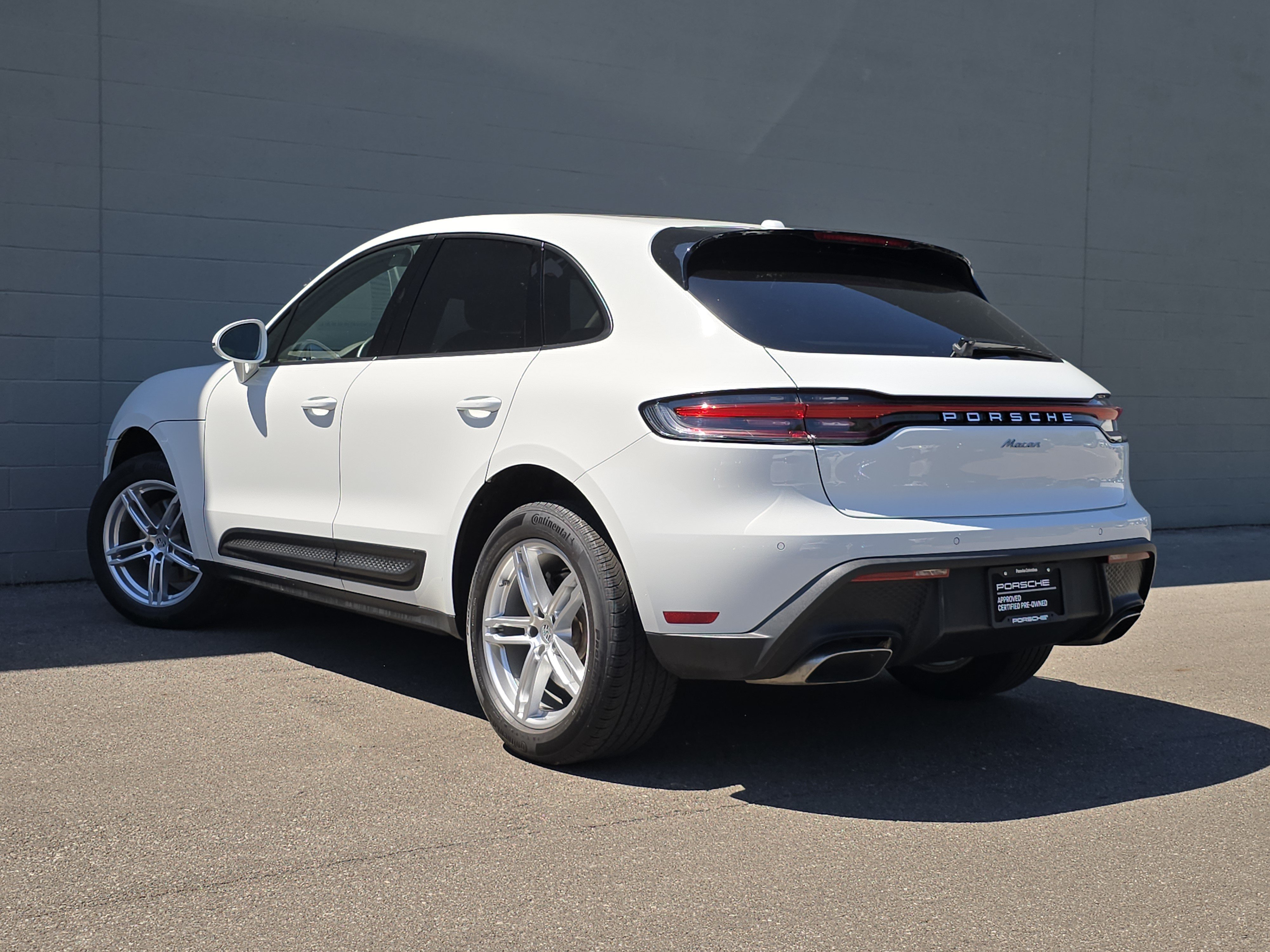 Certified 2023 Porsche Macan AWD/4WD image 3