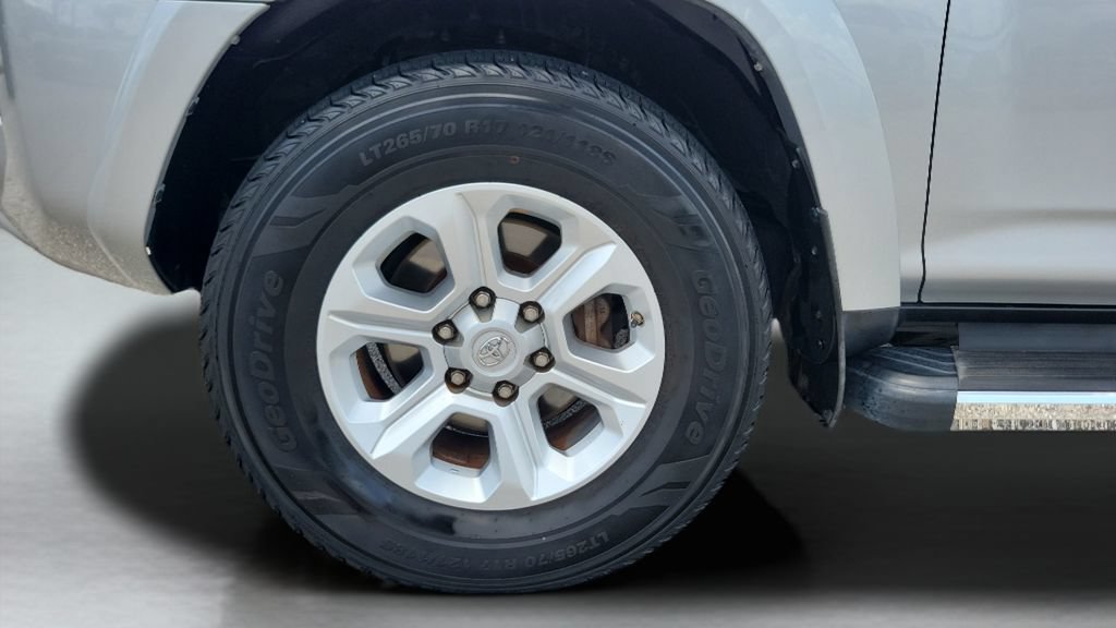 Used 2017 Toyota 4Runner SR5 Premium RWD image 25