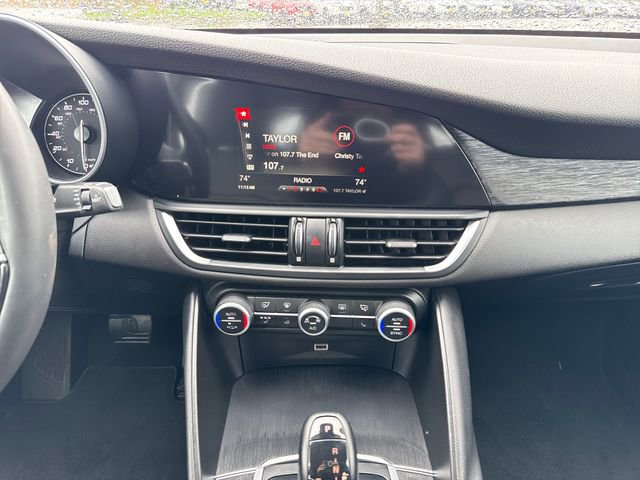 Used 2019 Alfa Romeo Giulia w/ Cold Weather Package RWD image 17