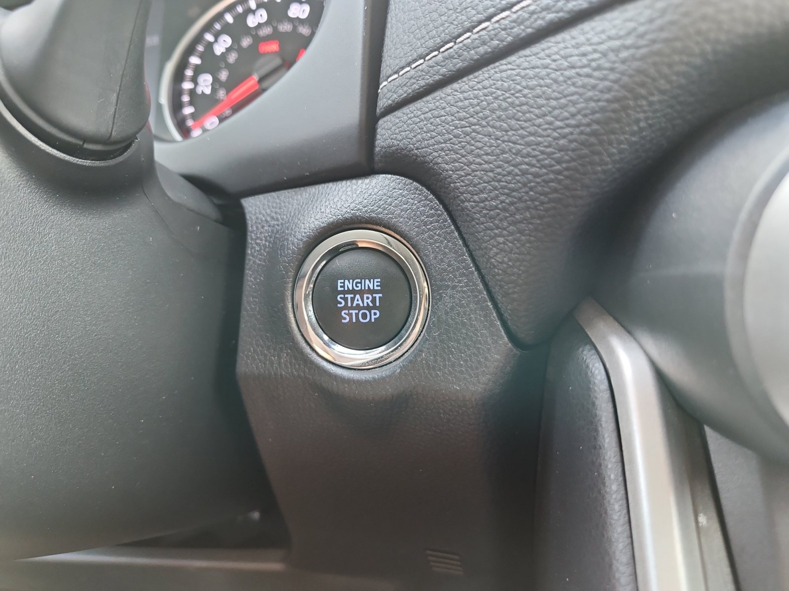 Used 2020 Toyota RAV4 XLE w/ Convenience Package AWD/4WD image 19