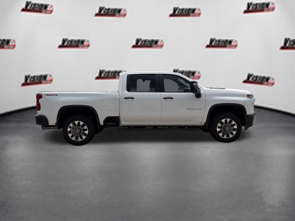 Used 2022 Chevrolet Silverado 2500 Custom w/ Custom Value Package AWD/4WD image 4