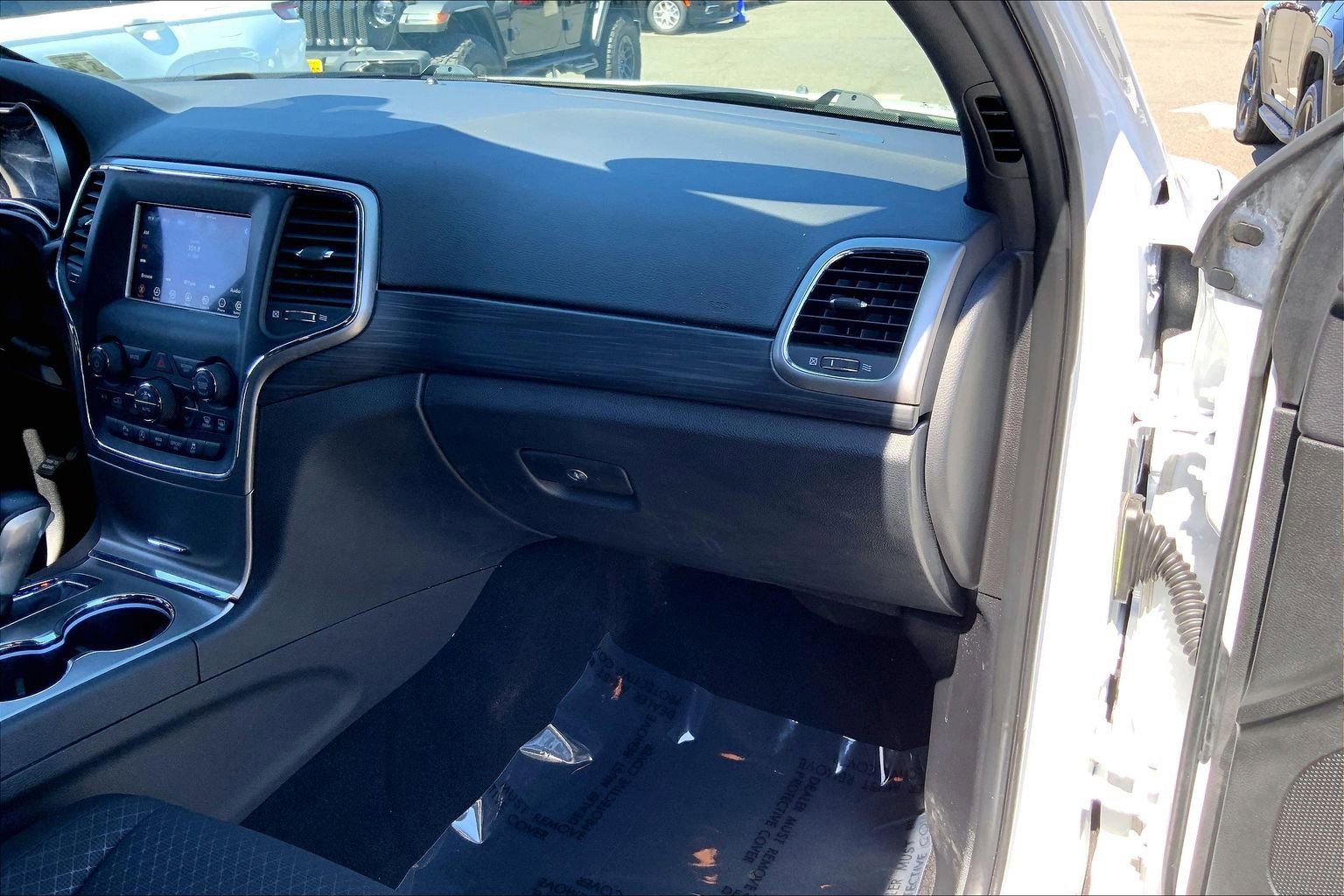 Certified 2021 Jeep Grand Cherokee Laredo AWD/4WD image 17
