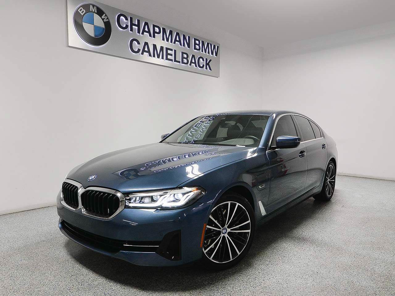 Certified 2023 BMW 530e w/ Convenience Package RWD image 1