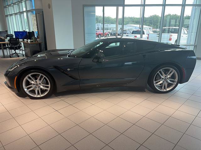 Used 2019 Chevrolet Corvette Stingray Coupe w/ 1LT RWD image 3