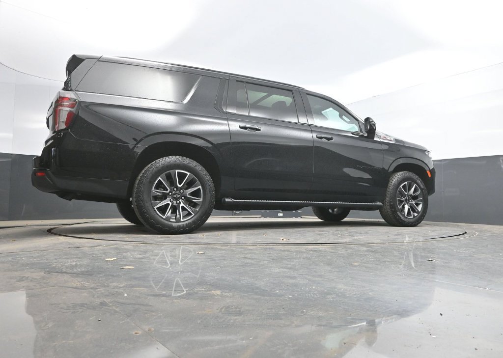 Used 2024 Chevrolet Suburban Z71 w/ Luxury Package AWD/4WD image 43
