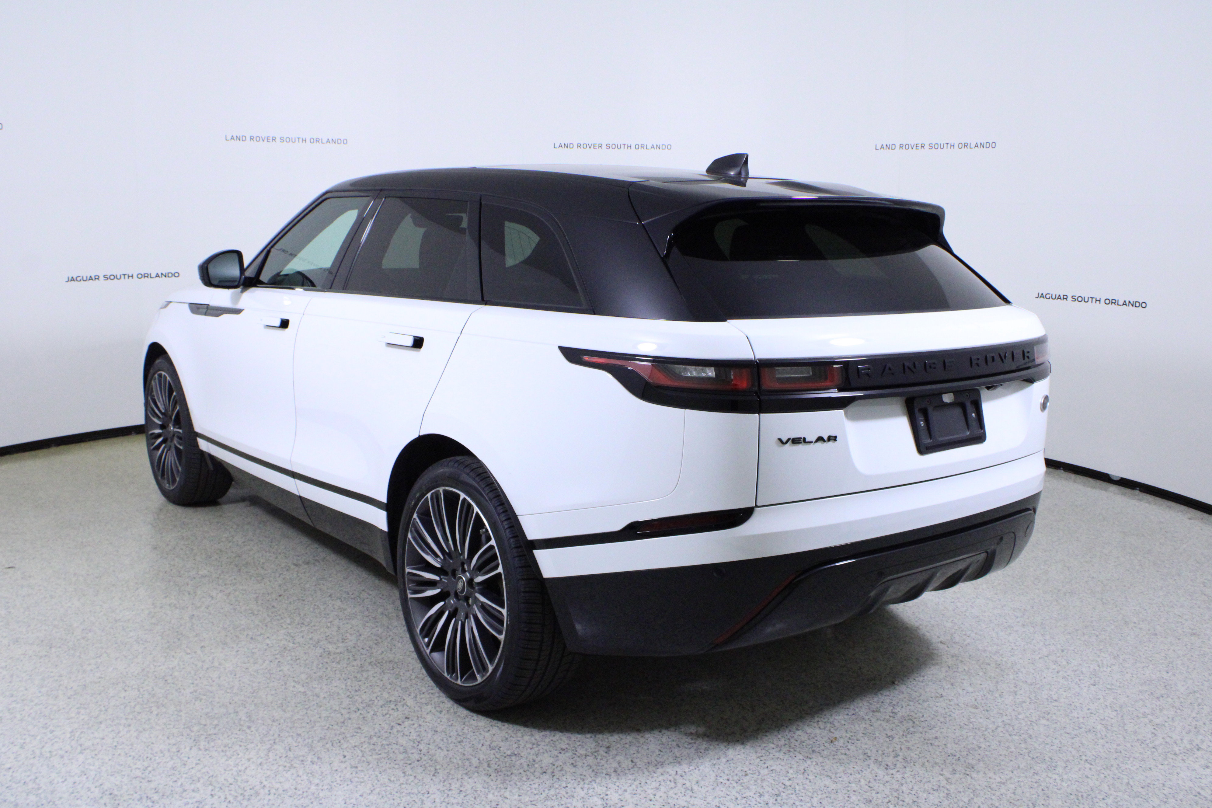 Used 2023 Land Rover Range Rover Velar R-Dynamic S image 5