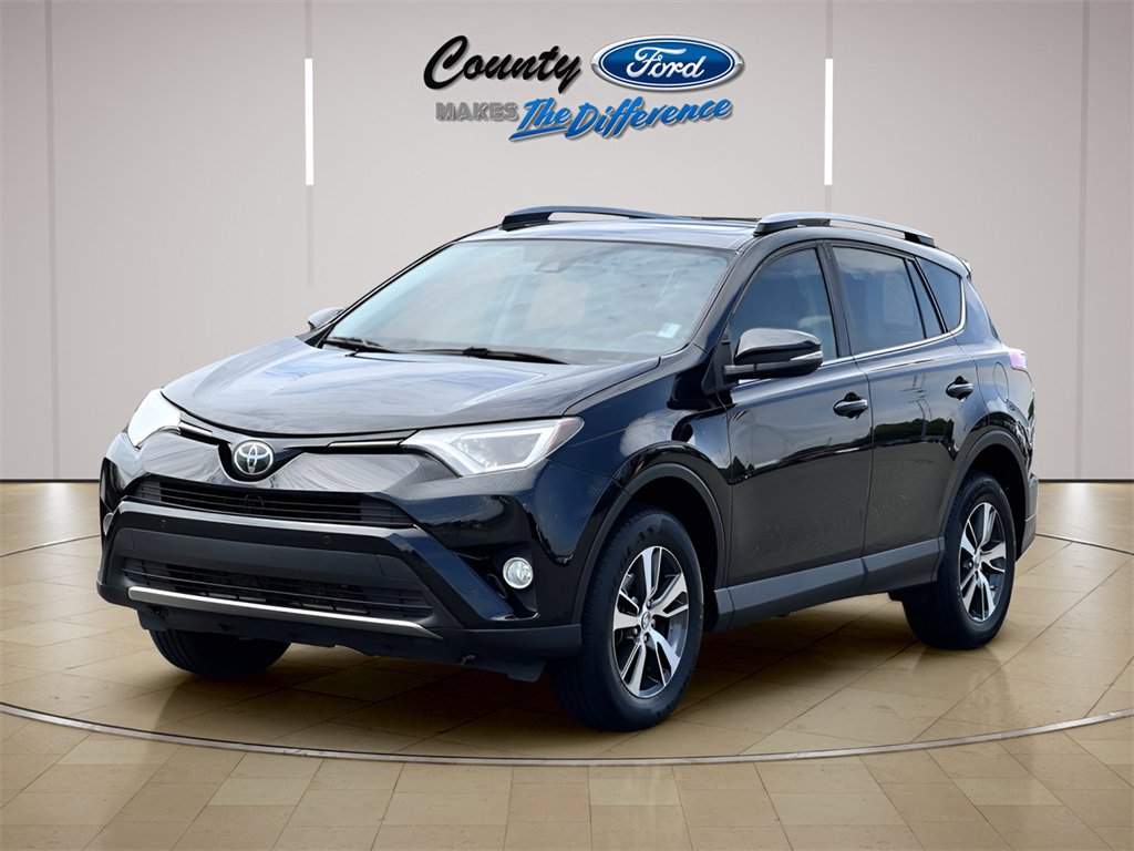 Used 2018 Toyota RAV4 XLE image 2