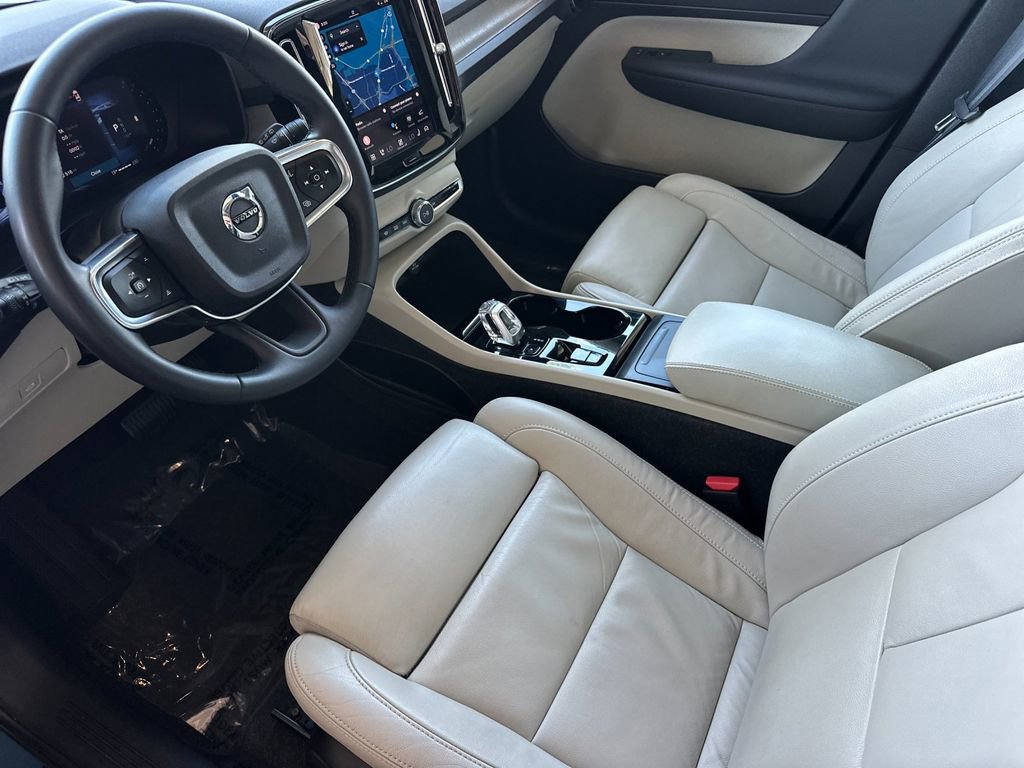 Certified 2023 Volvo XC40 B5 Ultimate w/ Protection Package Premier AWD/4WD image 9