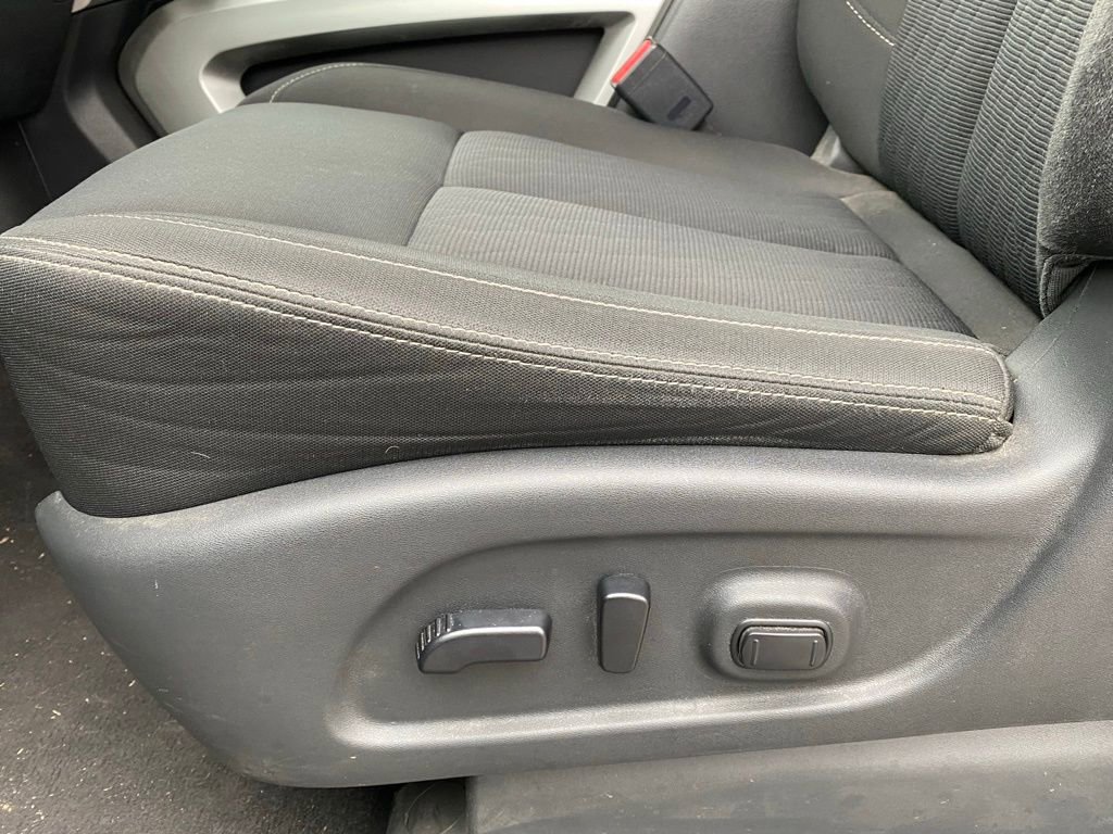 Used 2018 Nissan Titan SV w/ SV Convenience Package image 10