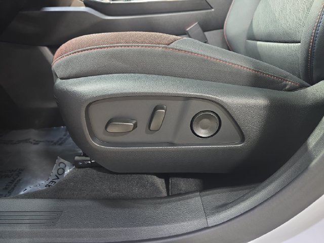 New 2026 Chevrolet Equinox RS w/ Convenience Package III FWD image 32