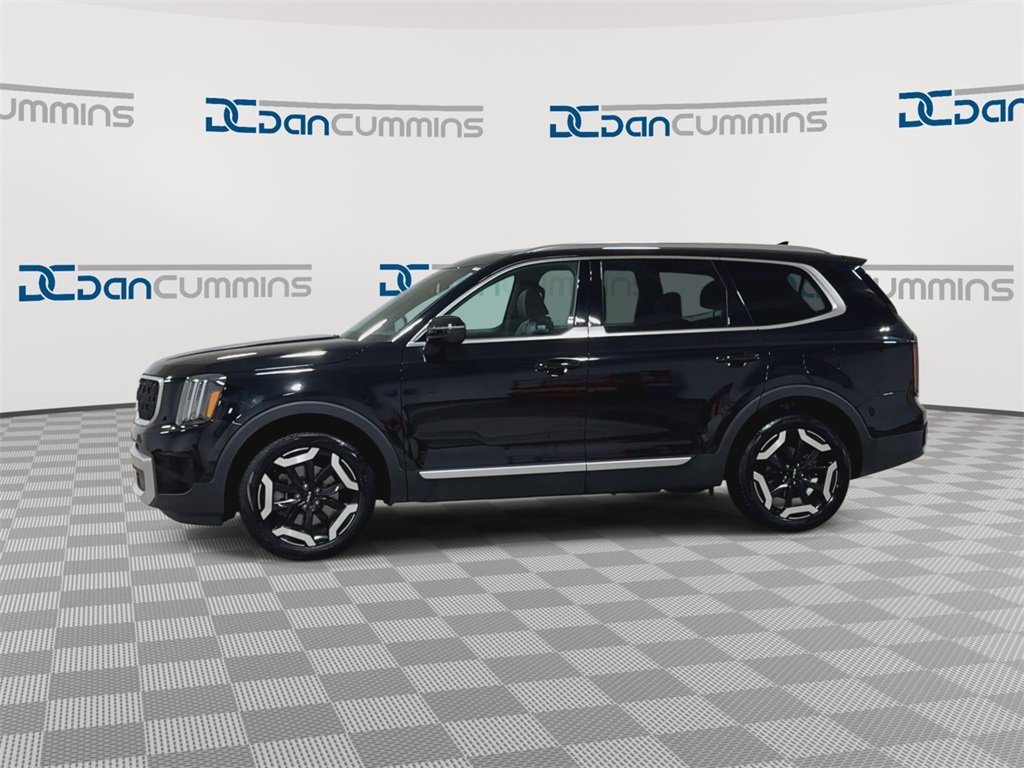 Used 2024 Kia Telluride EX w/ EX Captain's Chair Package image 6