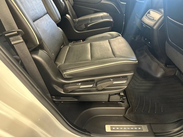Certified 2022 Cadillac Escalade Premium Luxury w/ Performance Package AWD/4WD image 23