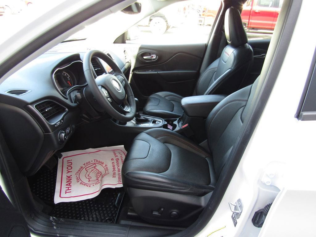 Used 2022 Jeep Cherokee Trailhawk w/ Premium Leather Package AWD/4WD image 24