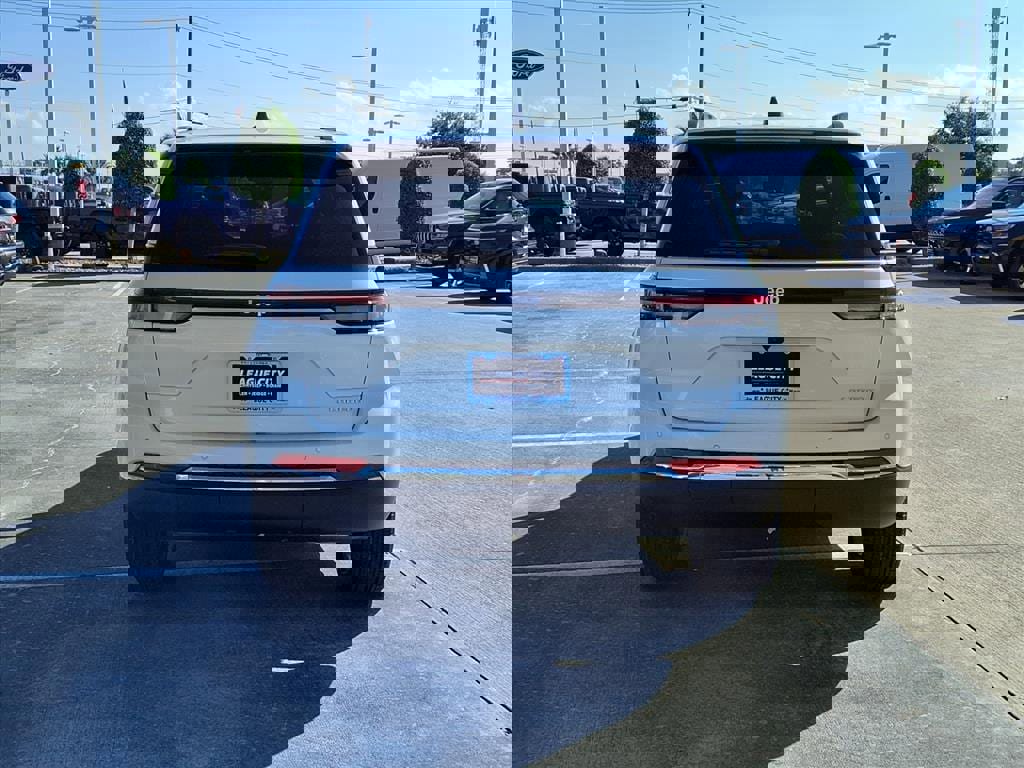 New 2025 Jeep Grand Cherokee Laredo X image 6