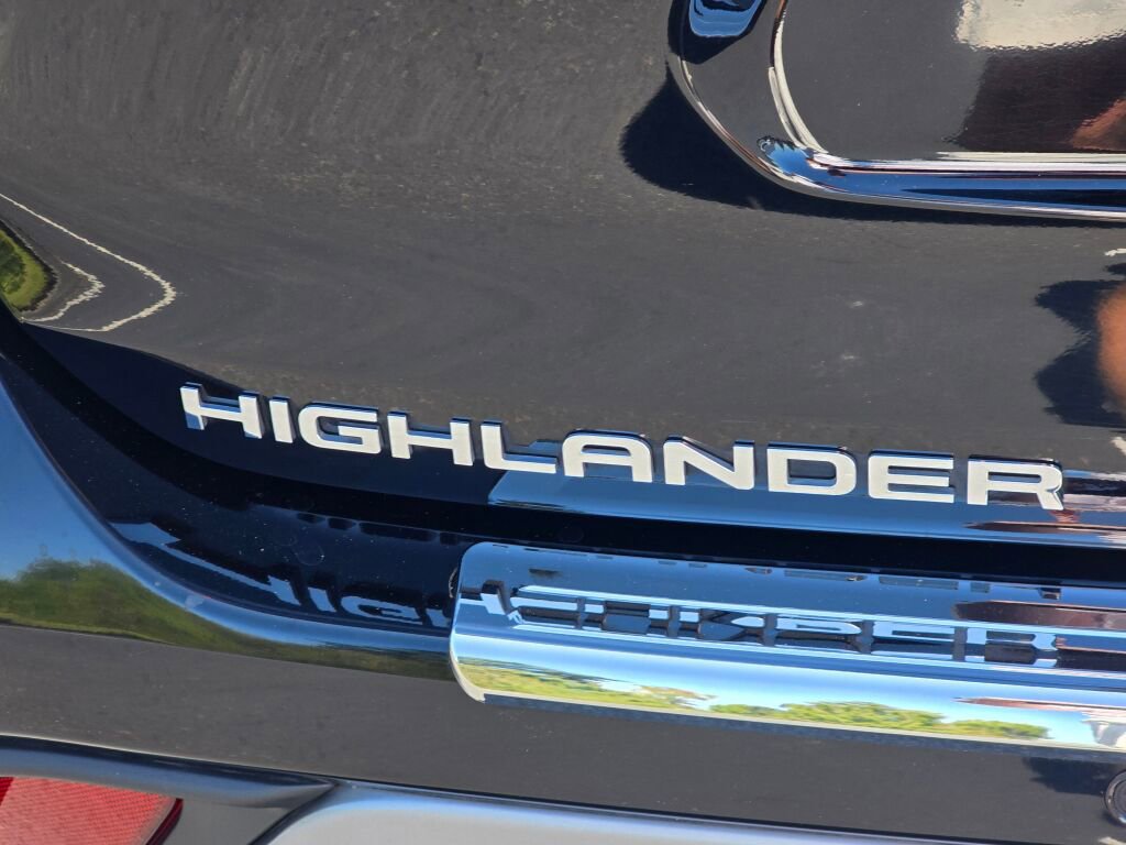 Used 2024 Toyota Highlander Platinum image 14