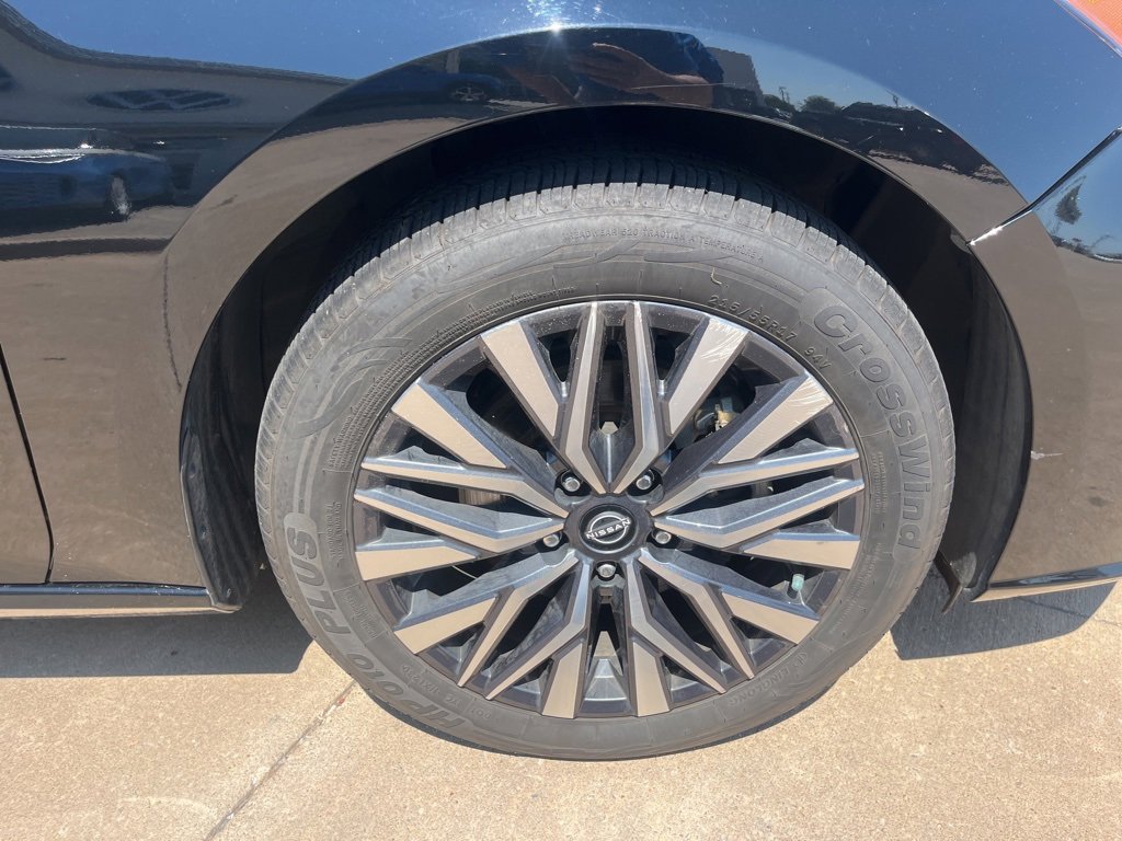 Used 2024 Nissan Altima 2.5 SV image 16