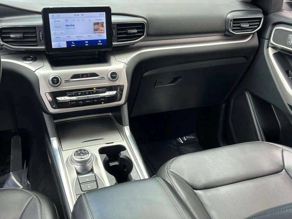 Used 2022 Ford Explorer XLT w/ Equipment Group 202A AWD/4WD image 21