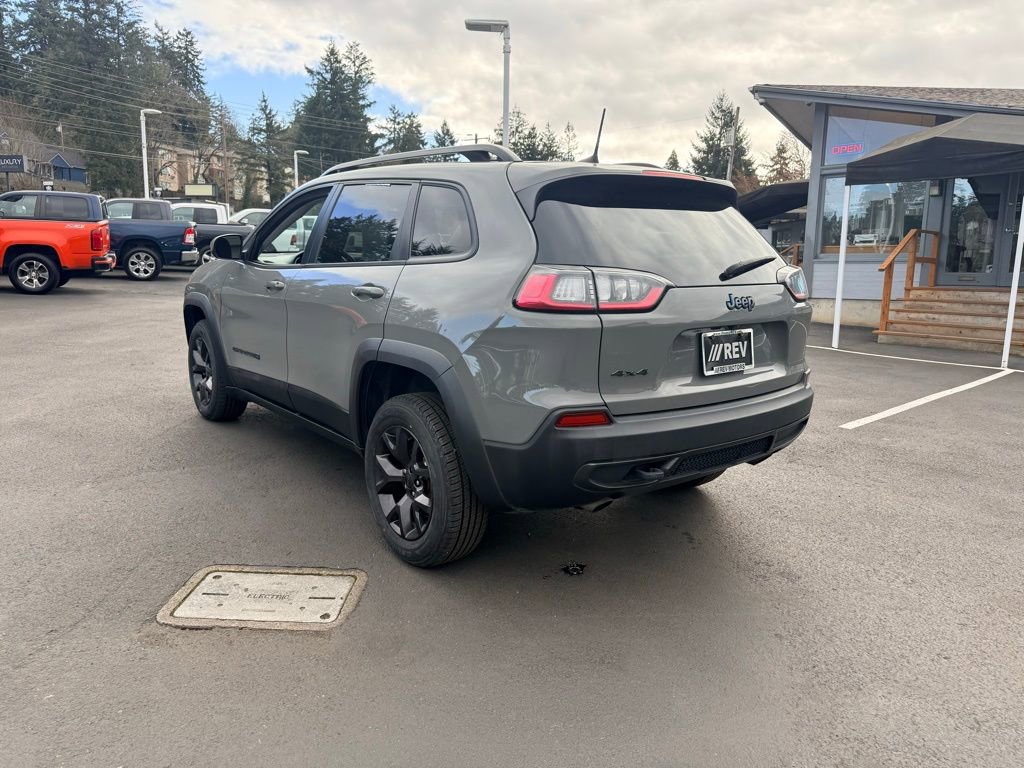 Used 2019 Jeep Cherokee Sport image 3