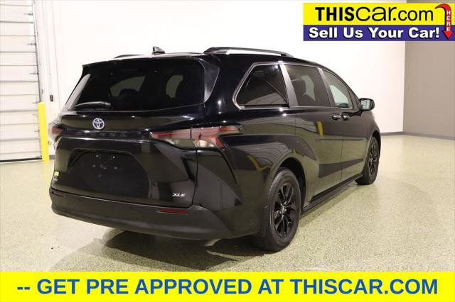 Used 2025 Toyota Sienna XLE image 7