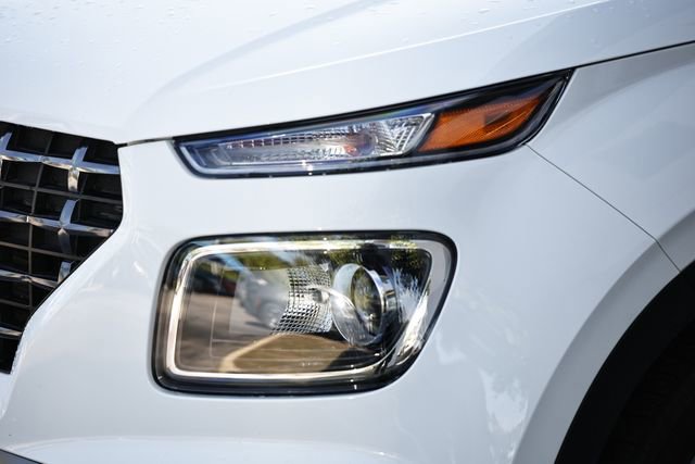 Used 2025 Hyundai Venue SEL FWD image 12