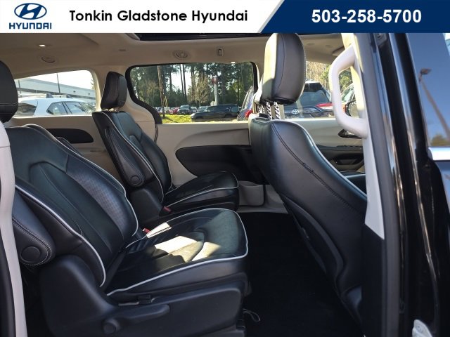 Used 2023 Chrysler Pacifica Limited image 25