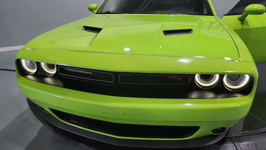 Used 2015 Dodge Challenger R/T w/ Quick Order Package 22B R/T RWD image 39