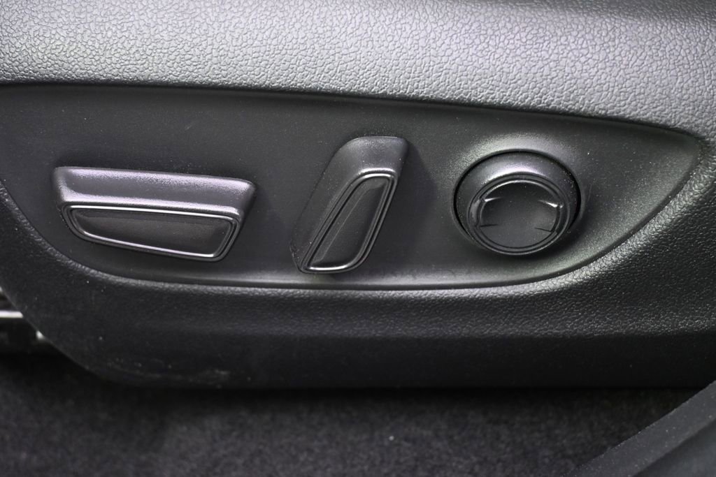 Used 2023 Toyota RAV4 XLE Premium image 14