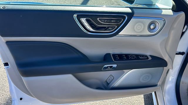 Used 2017 Lincoln Continental Reserve w/ Luxury Package FWD image 16