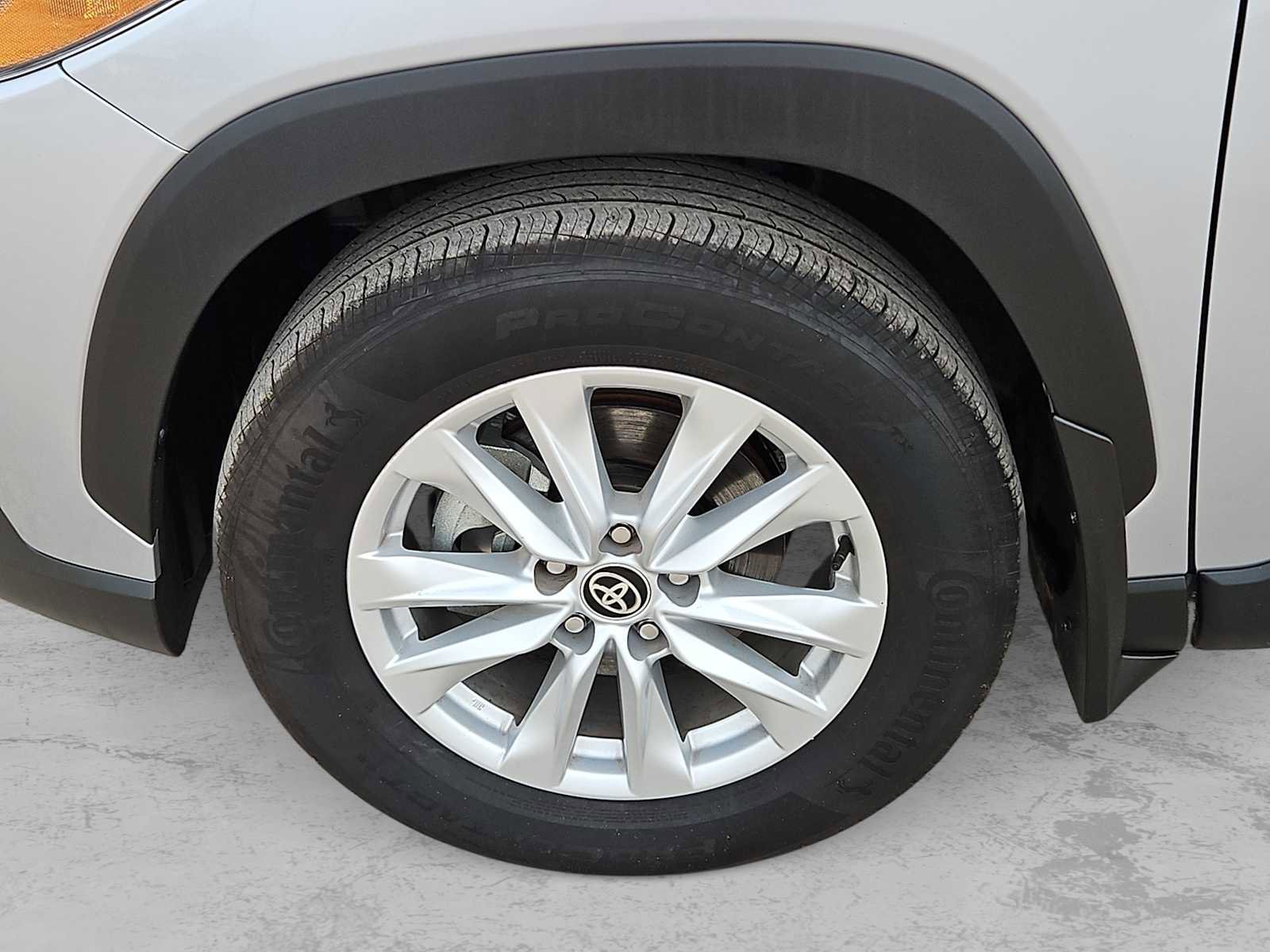 Used 2024 Toyota Corolla Cross LE image 12