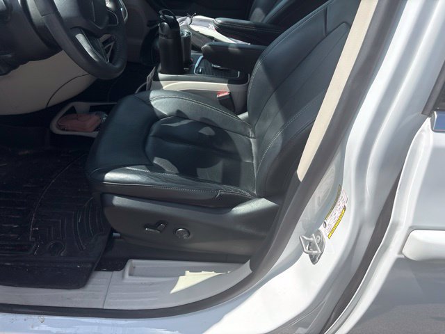 Used 2022 Chrysler Pacifica Touring-L FWD image 7