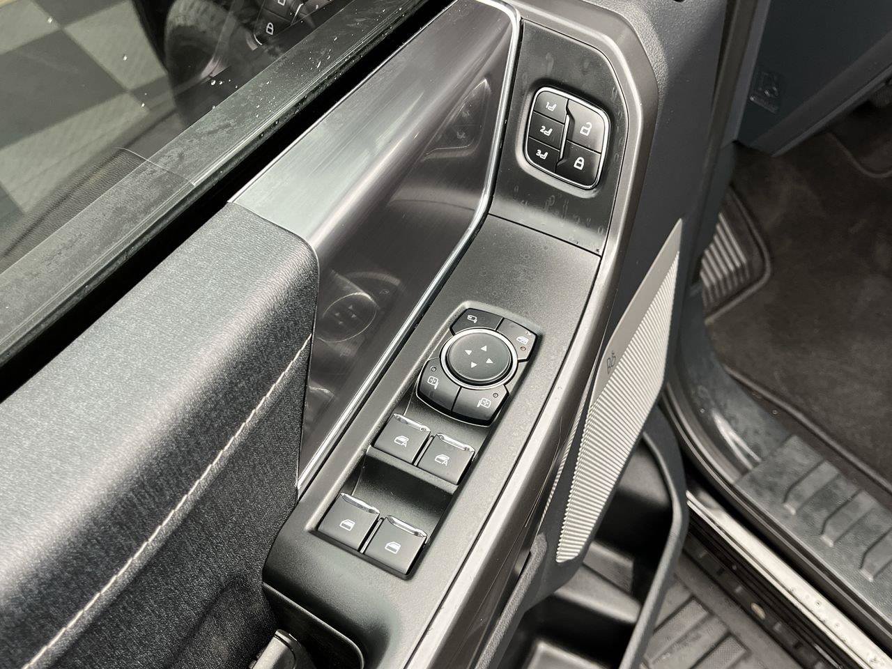 Used 2025 Ford F150 Lariat AWD/4WD image 9