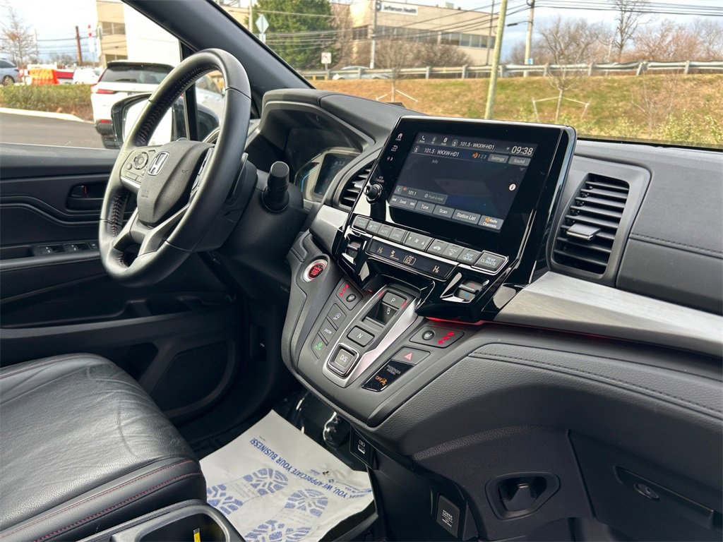 Used 2023 Honda Odyssey Sport image 17