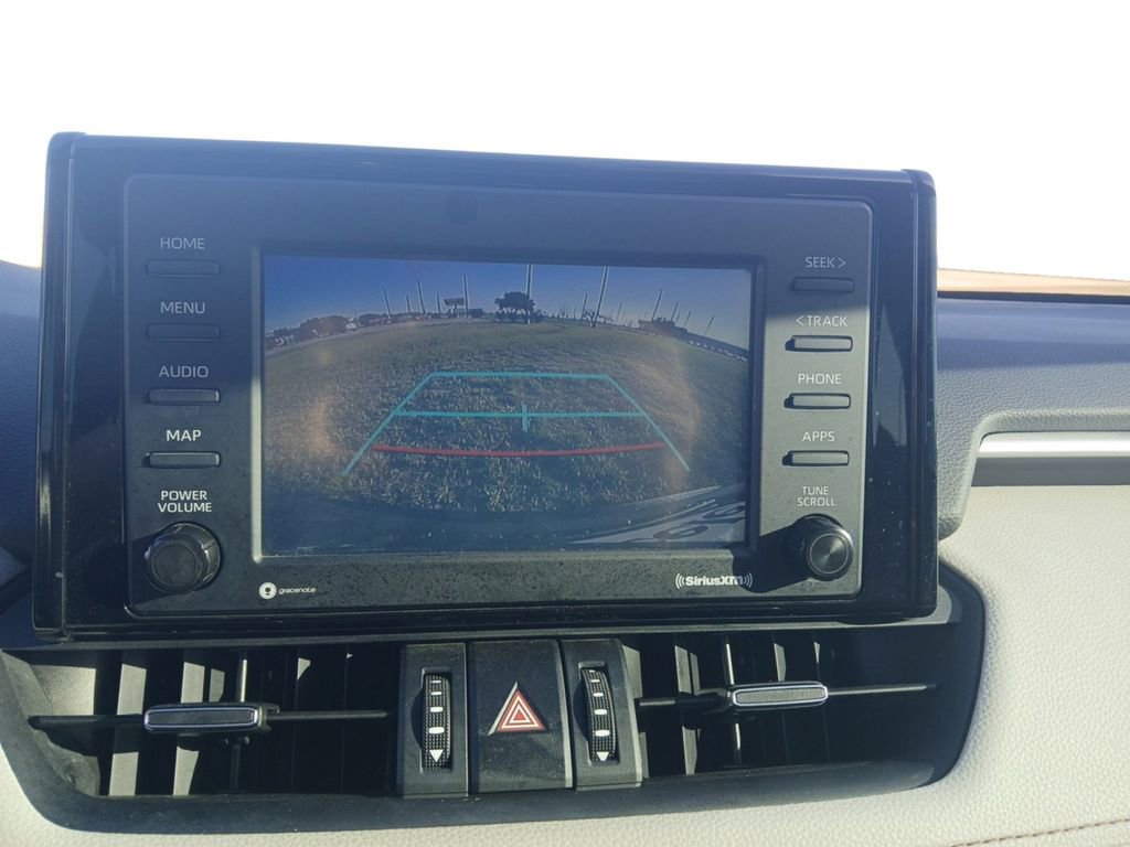 Used 2021 Toyota RAV4 XLE Premium image 30