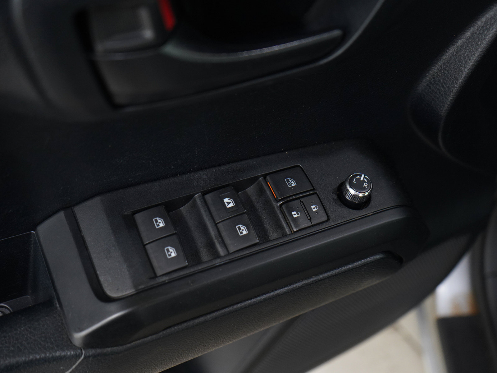 Used 2016 Toyota Tacoma SR w/ Towing Package AWD/4WD image 18
