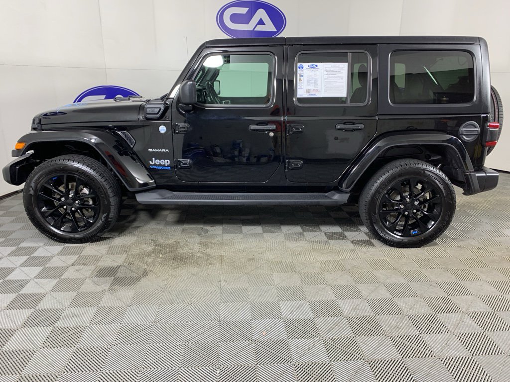 Used 2022 Jeep Wrangler Unlimited Sahara w/ Cold Weather Group image 6