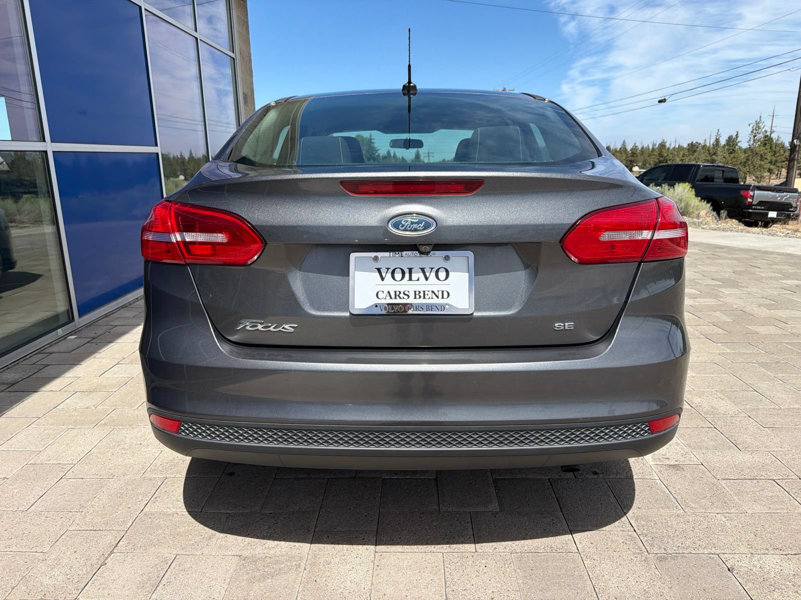 Used 2017 Ford Focus SE w/ Cold Weather Package FWD image 6