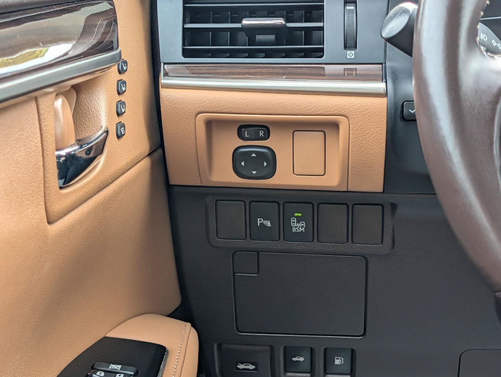 Used 2016 Lexus ES 350 w/ Premium Package w/Wood Trim FWD image 16