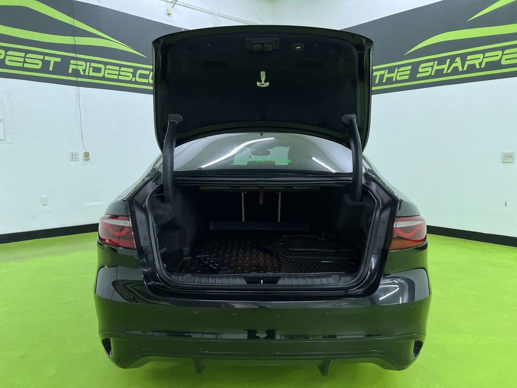 Used 2023 Jaguar XF SE RWD image 9