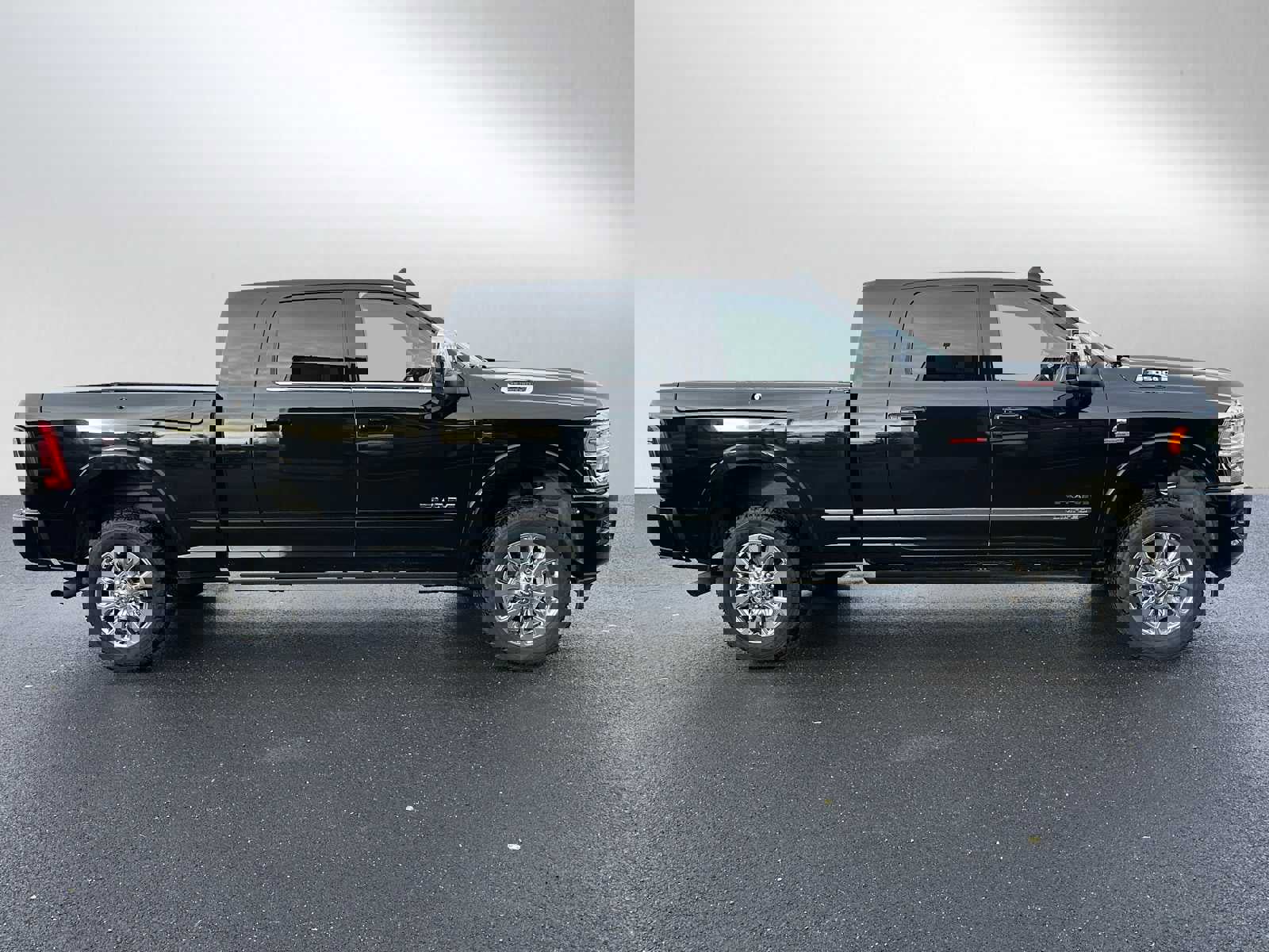 Used 2024 RAM 3500 Limited image 2