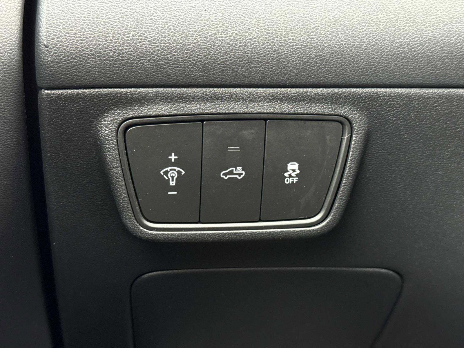 Used 2022 Hyundai Santa Cruz Limited image 13