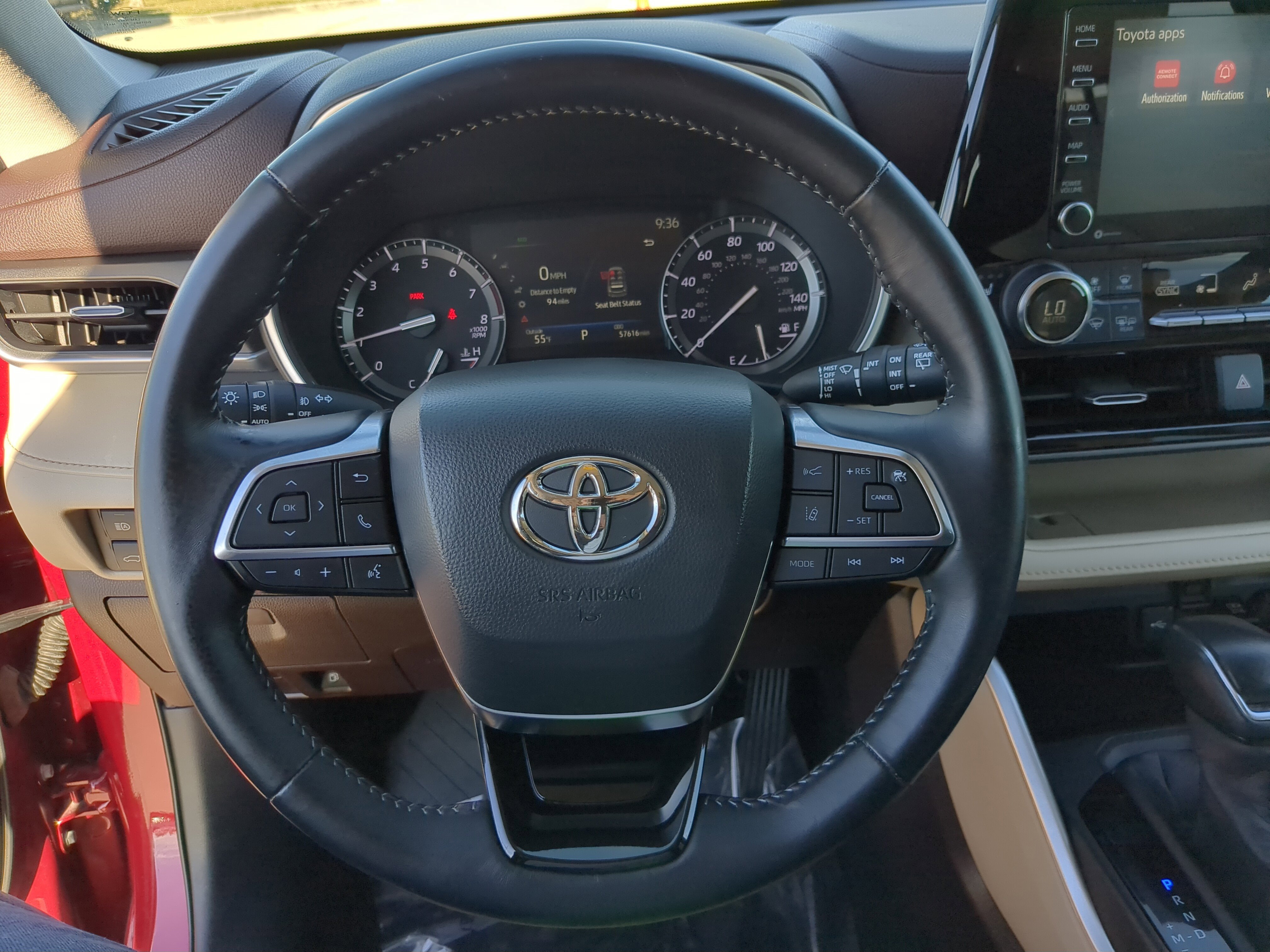 Used 2020 Toyota Highlander XLE image 30