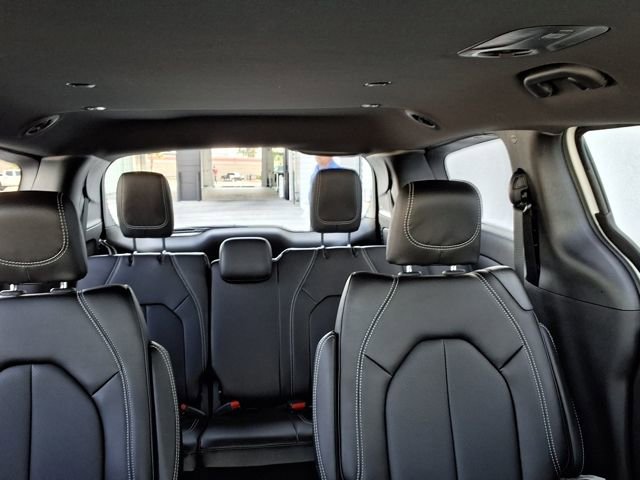 New 2026 Chrysler Pacifica Select w/ S Appearance Package image 26