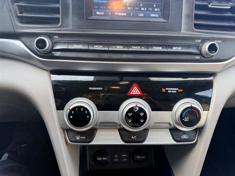 Used 2019 Hyundai Elantra SE image 25