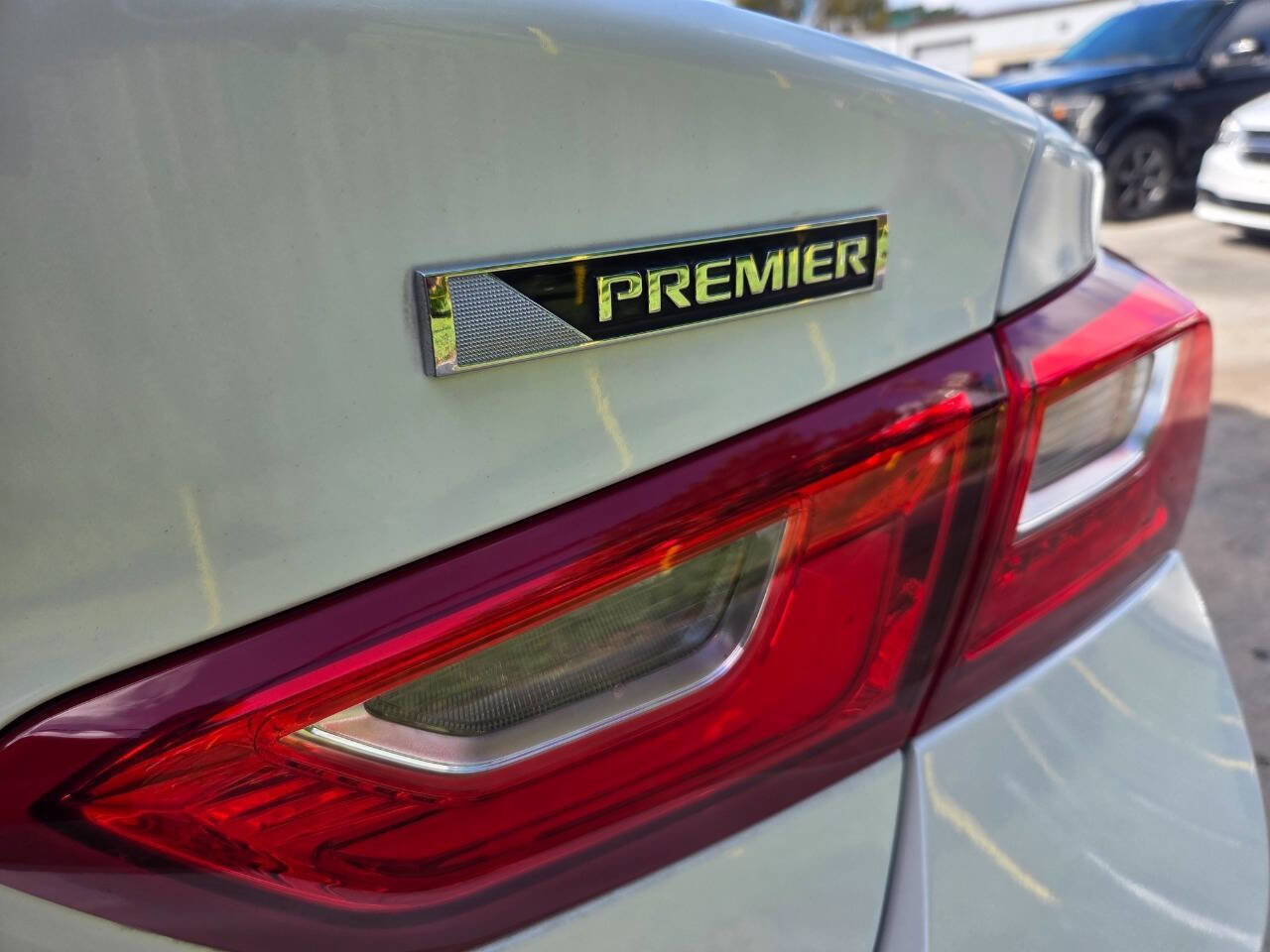 Used 2017 Chevrolet Malibu Premier w/ Driver Confidence Package FWD image 17