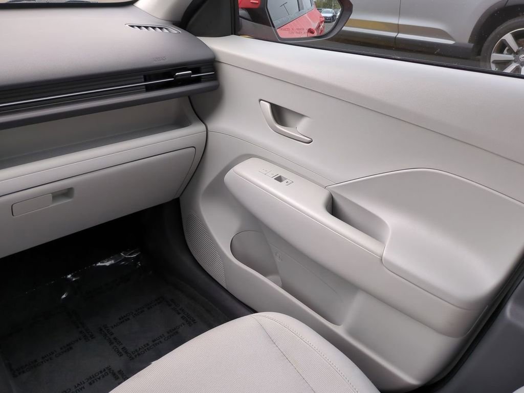 Certified 2025 Hyundai Kona SE image 16