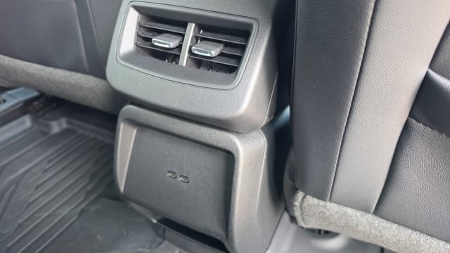 Used 2024 Chevrolet Equinox EV LT FWD image 31