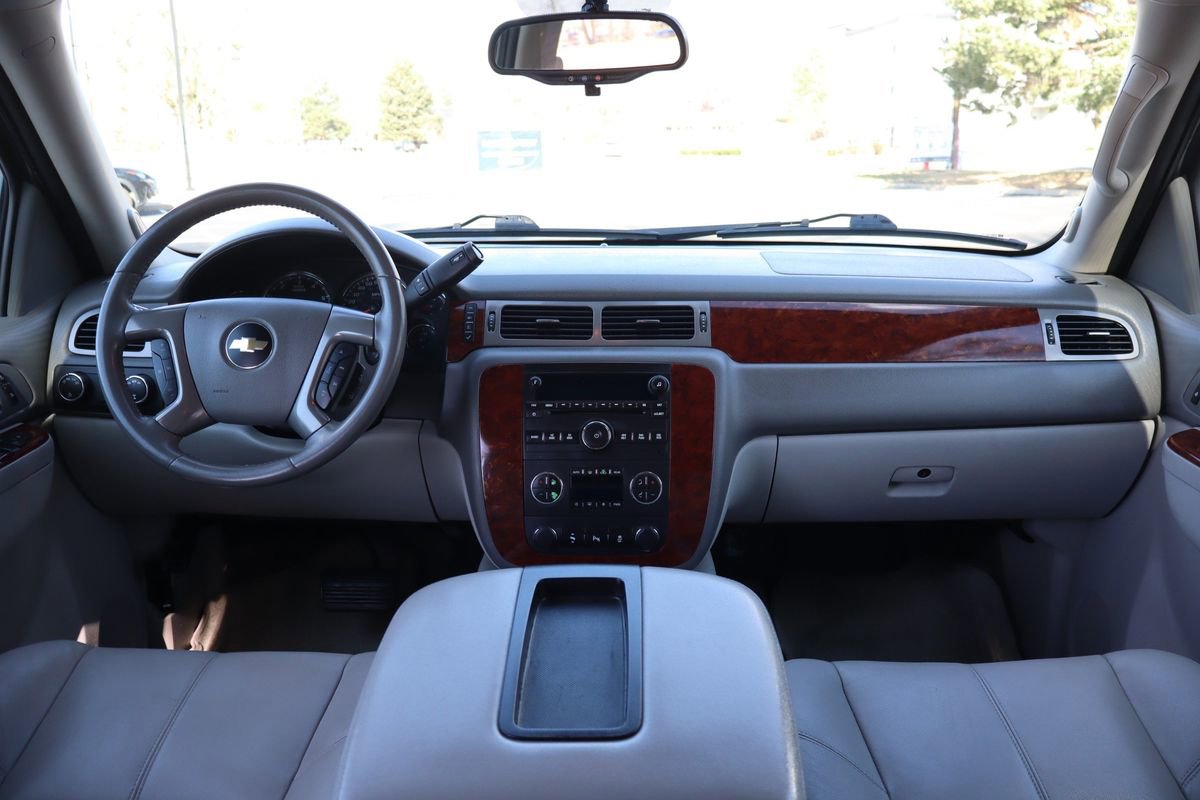 Used 2013 Chevrolet Suburban LT image 16